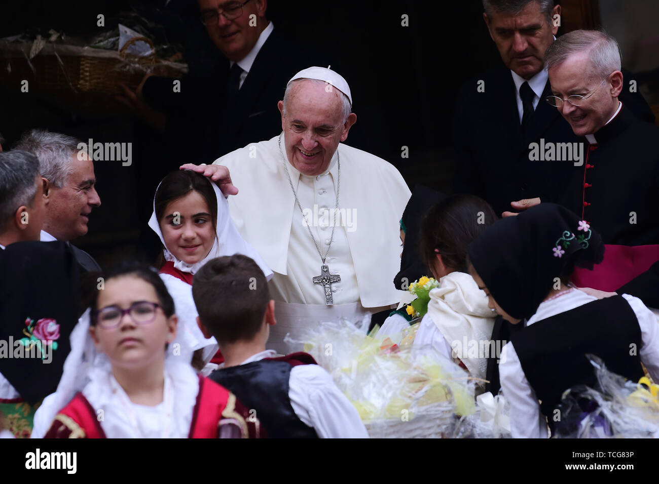 Heiliger Stuhl, Vatikan. 8. Juni 2019. Papst Franziskus erfüllt die Kinder von ''Kinder's Train" im Cortile di San Damaso im Vatikan. Credit: Evandro Inetti/ZUMA Draht/Alamy leben Nachrichten Stockfoto