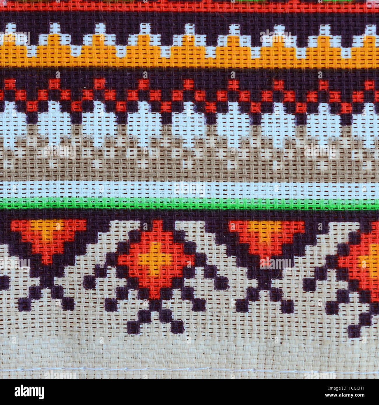 Traditionelle ukrainische Volkskunst aus Gewirken Stickmuster auf Gewebe. Farbige pixel Design aus Segeltuch. Stockfoto