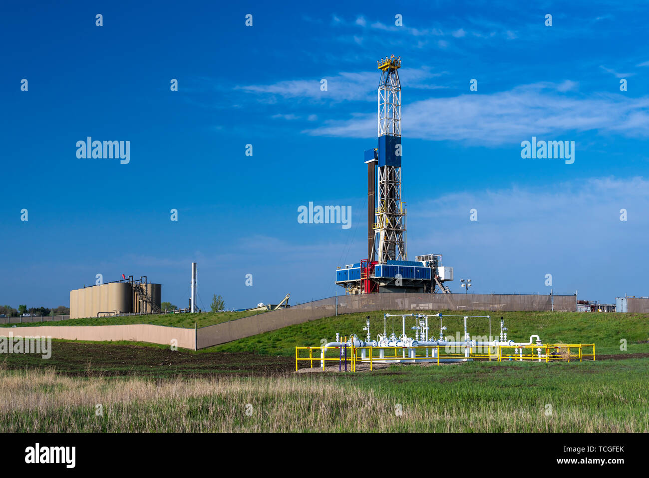 Ein Öl Bohrinsel in der Bakken spielen Ölfelder in der Nähe von Williston, North Dakota, USA. Stockfoto