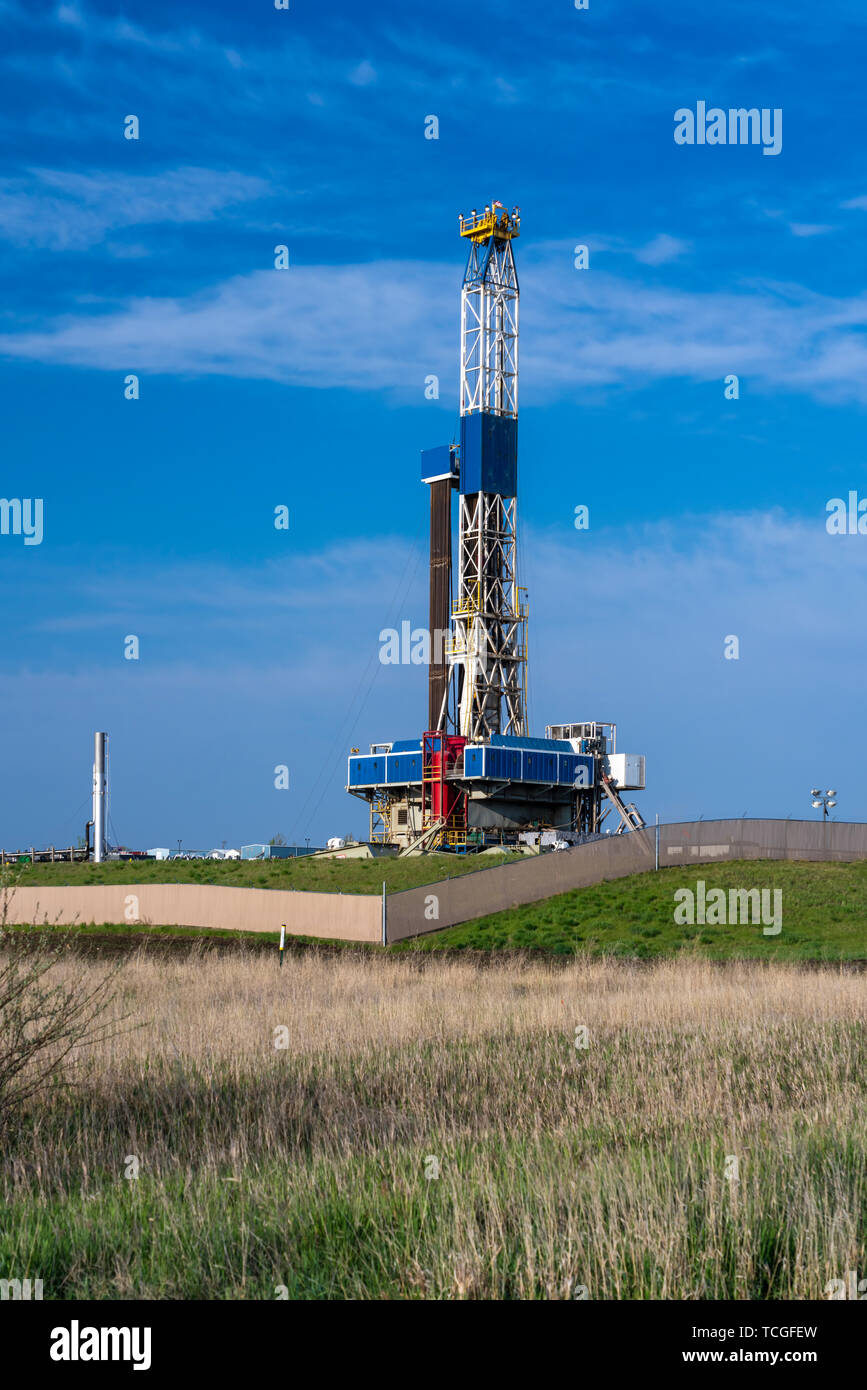 Ein Öl Bohrinsel in der Bakken spielen Ölfelder in der Nähe von Williston, North Dakota, USA. Stockfoto