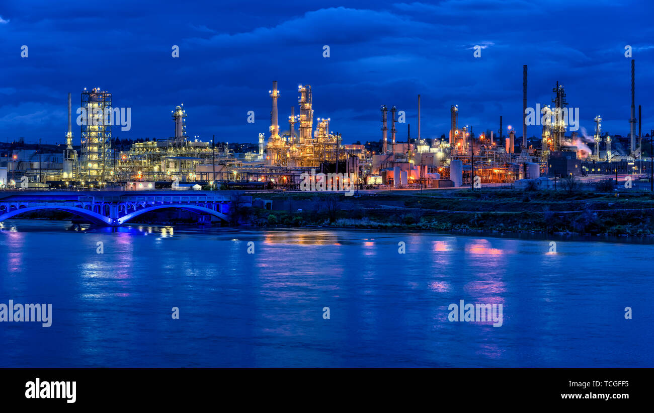 Die Calumet Raffinerie auf dem Missouri River in Great Falls, Montana, USA, Amerika. Stockfoto