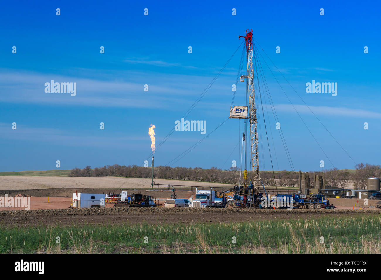 Ein Öl Bohrinsel in der Bakken spielen Ölfelder in der Nähe von Williston, North Dakota, USA. Stockfoto