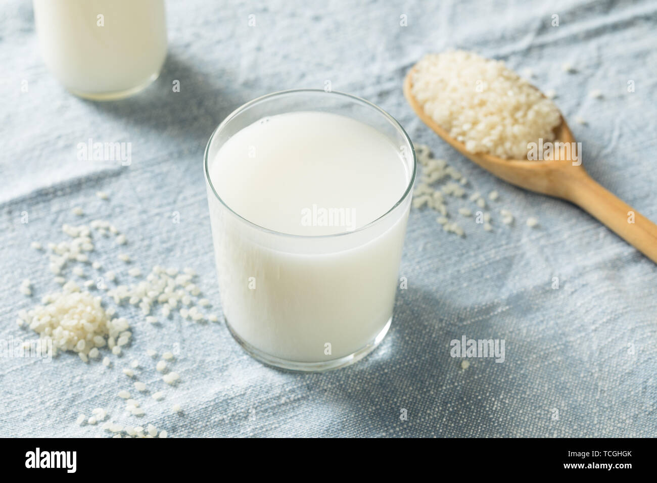 Gesunde organische Vegan Reis Milch in einem Glas Stockfoto