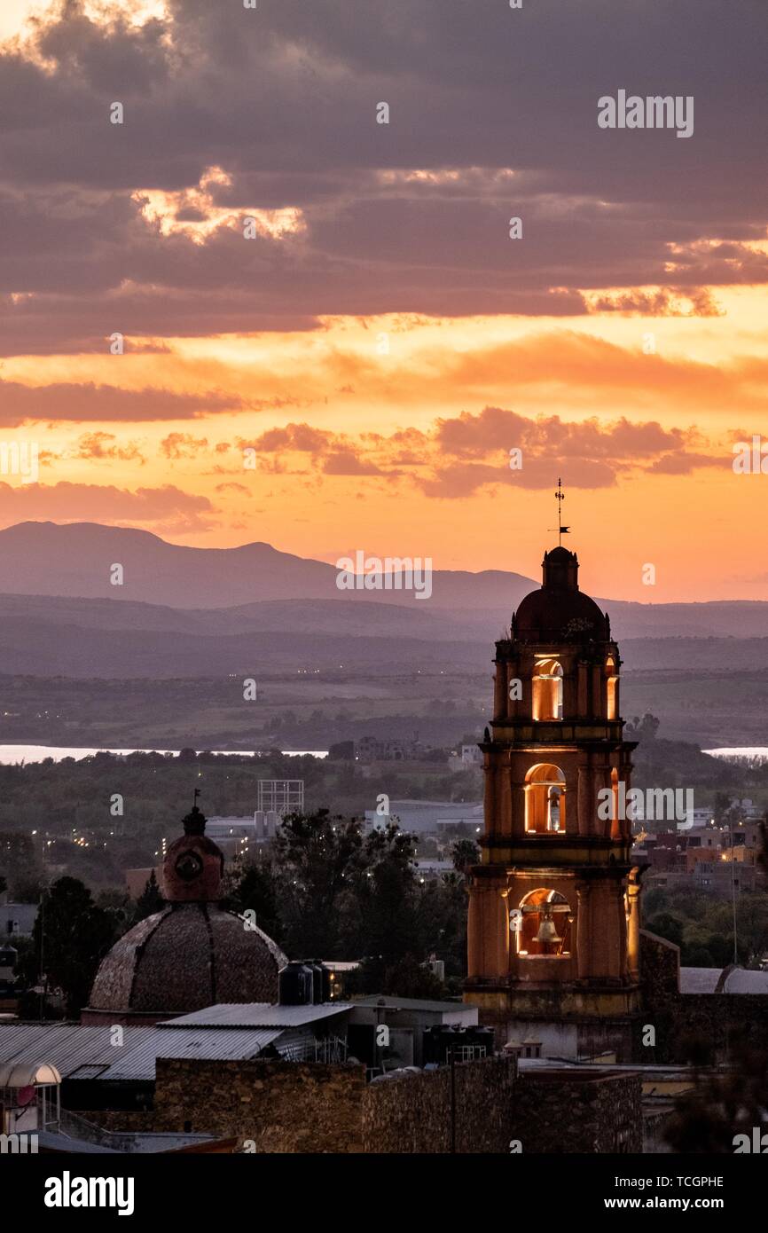 Sonnenuntergang über dem Oratorio de San Felipe Neri Kirche im historischen Zentrum von San Miguel de Allende, Guanajuato, Mexiko. Stockfoto