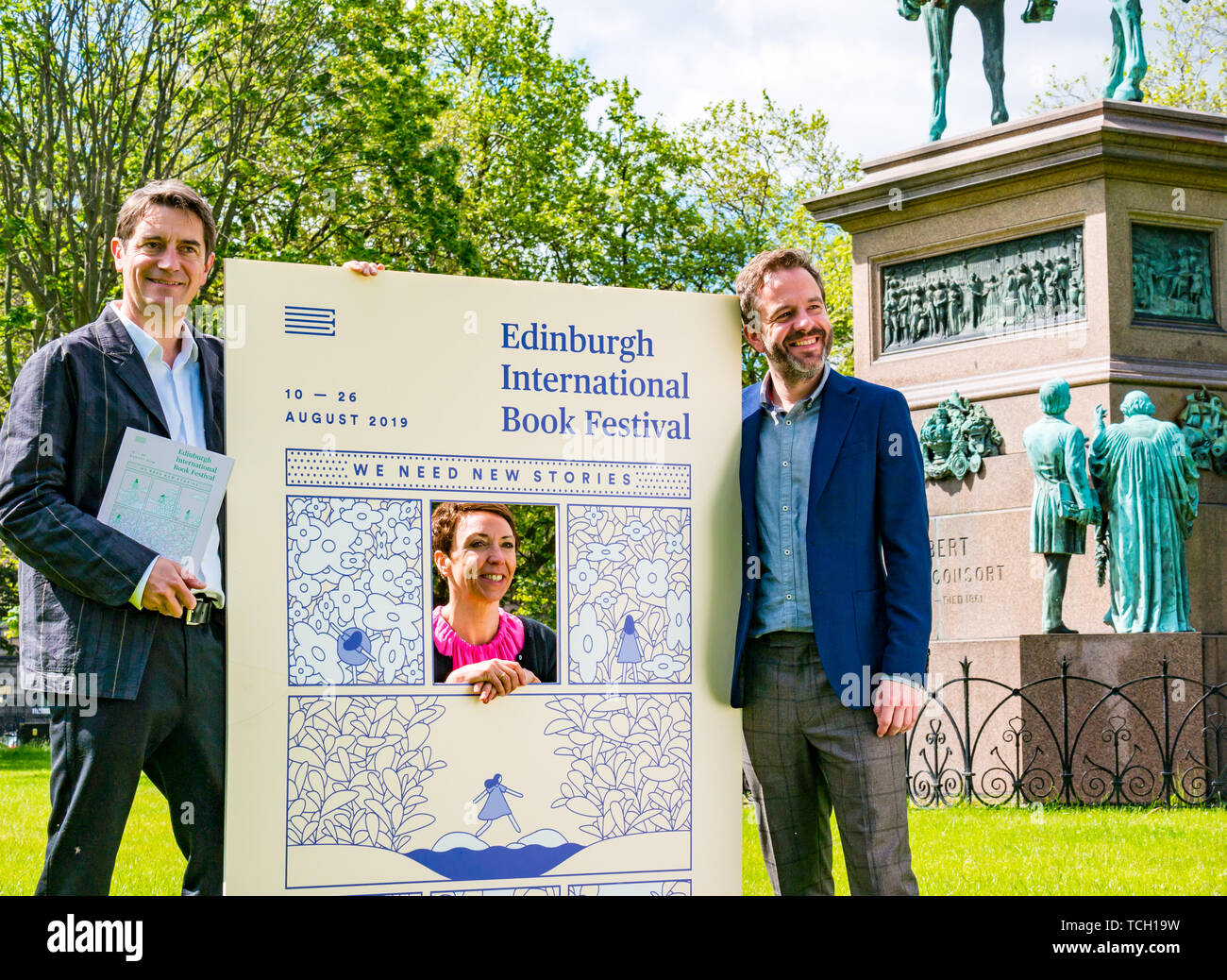 Nick Gerste, Direktor, Janet Smyth & Roland Gulliver starten Sie die 2019 Edinburgh International Book Festival Programm, Charlotte Square Gard Stockfoto