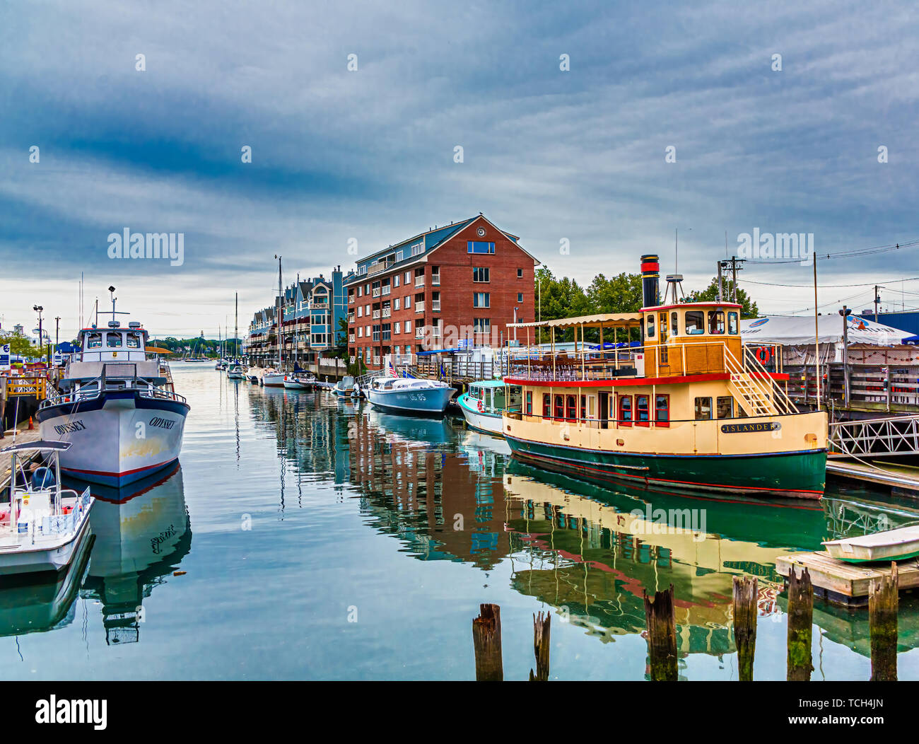 PORTLAND, Maine - September 12, 2018: Tourismus ist ein großer Teil von Portland der Wirtschaft, wie Kreuzfahrtschiffe in Tausende von Touristen mit Restaurants, Bar Stockfoto