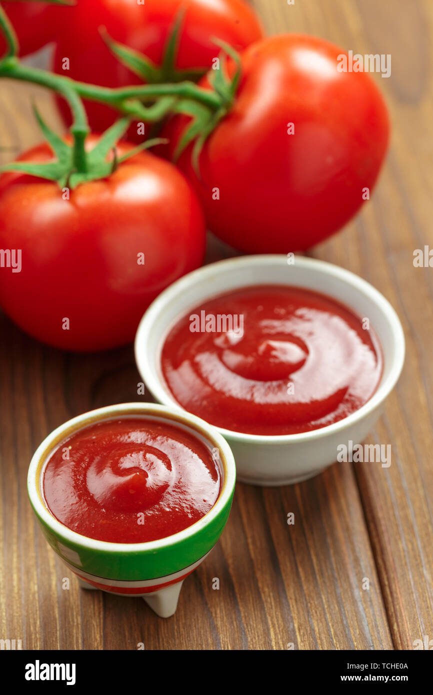 Tomatenmark und Tomat Stockfoto