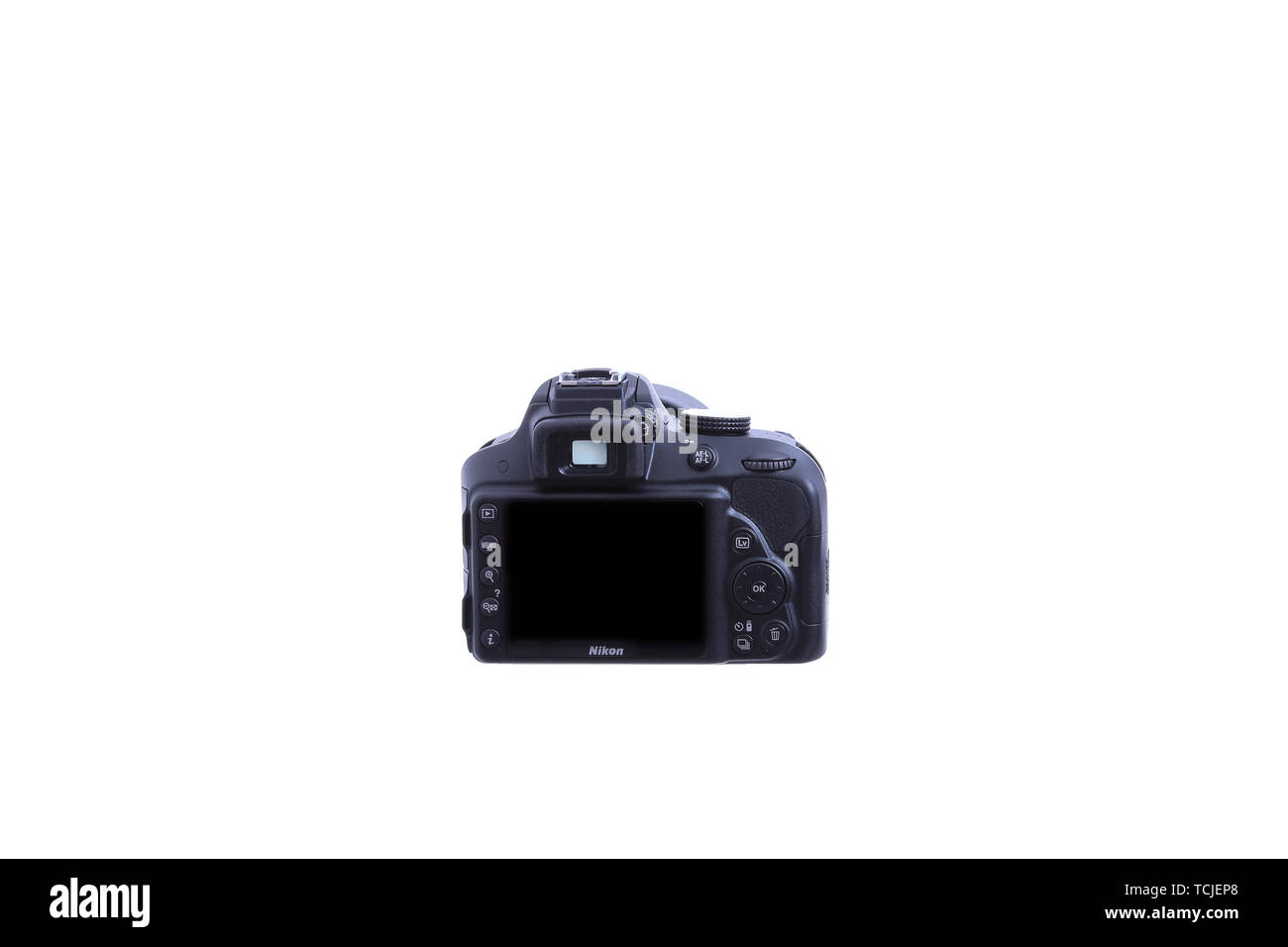 Kiew, Ukraine - JULE 10, 2015: Nikon D3300 mit Nikkor 18-105 mm-Objektiv auf weißem Hintergrund Stockfoto