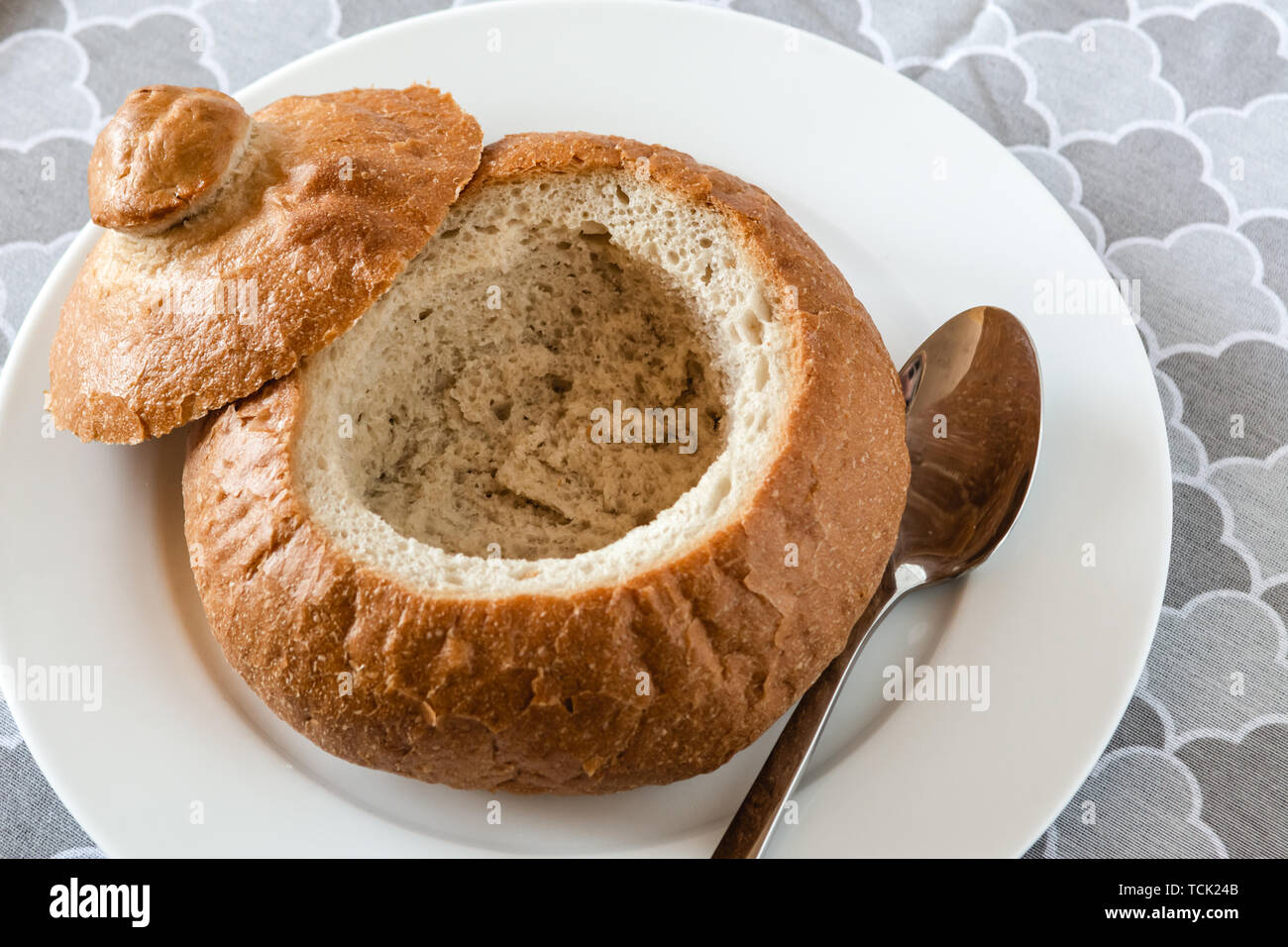 Brot für das eine traditionelle polnische Suppe namens Zurek ...