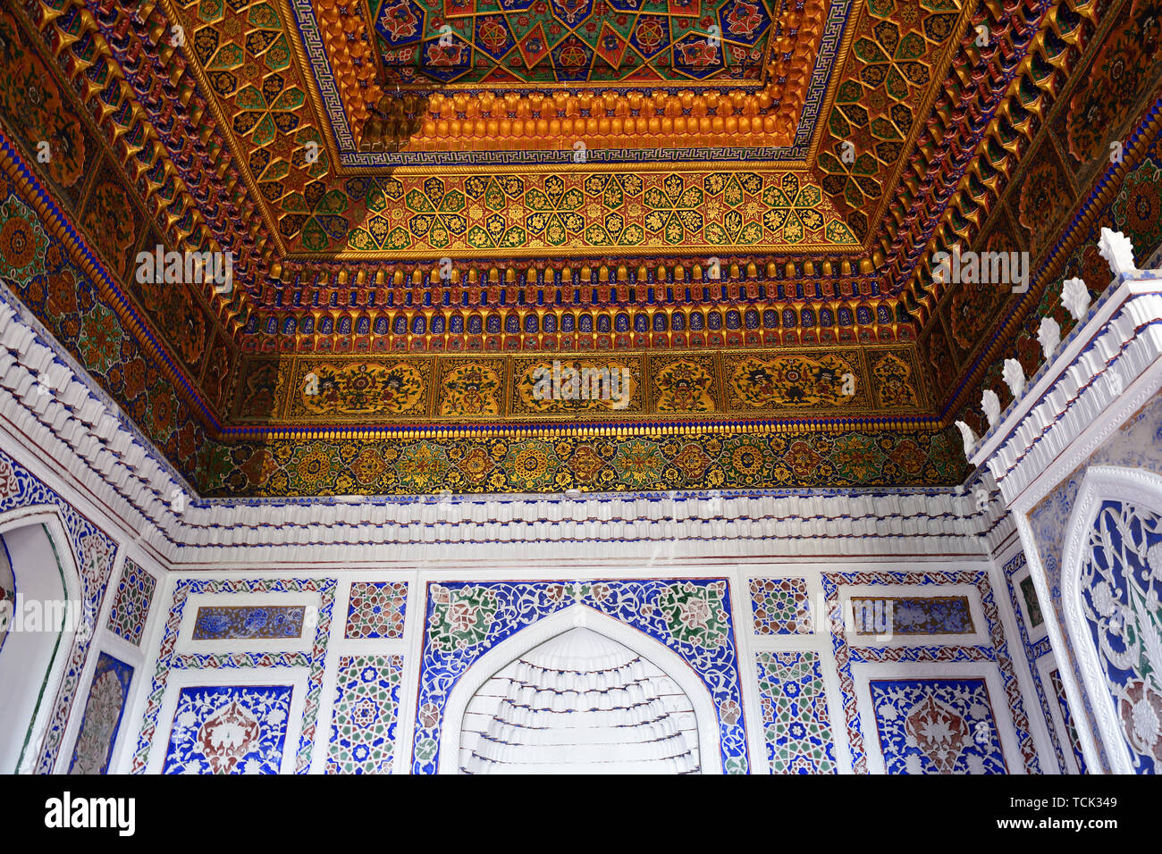 KOKAND, Fergana-tal USBEKISTAN - 04 April 2019: Schönes Interieur der Khudayar Khan Palace, dem beliebtesten Wahrzeichen von Fergana-tal, Ko Stockfoto