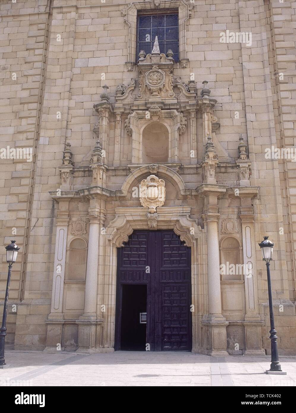 PORTADA BARROCA - FACHADA OCCIDENTAL-S-XVIII. Autor: ALBERTO CHURRIGUERA. Lage: Iglesia Parroquial. Toledo. Spanien. Stockfoto