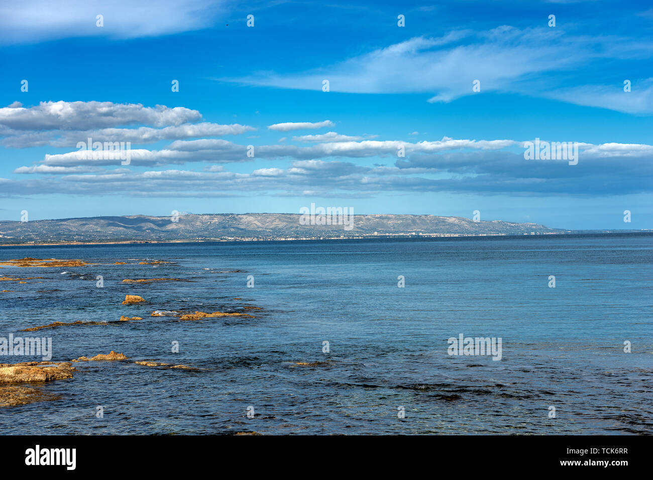 Die Insel Sizilien mit Küste und das Mittelmeer, Portopalo di Capo Passero Provinz Syrakus, Italien, Südeuropa Stockfoto