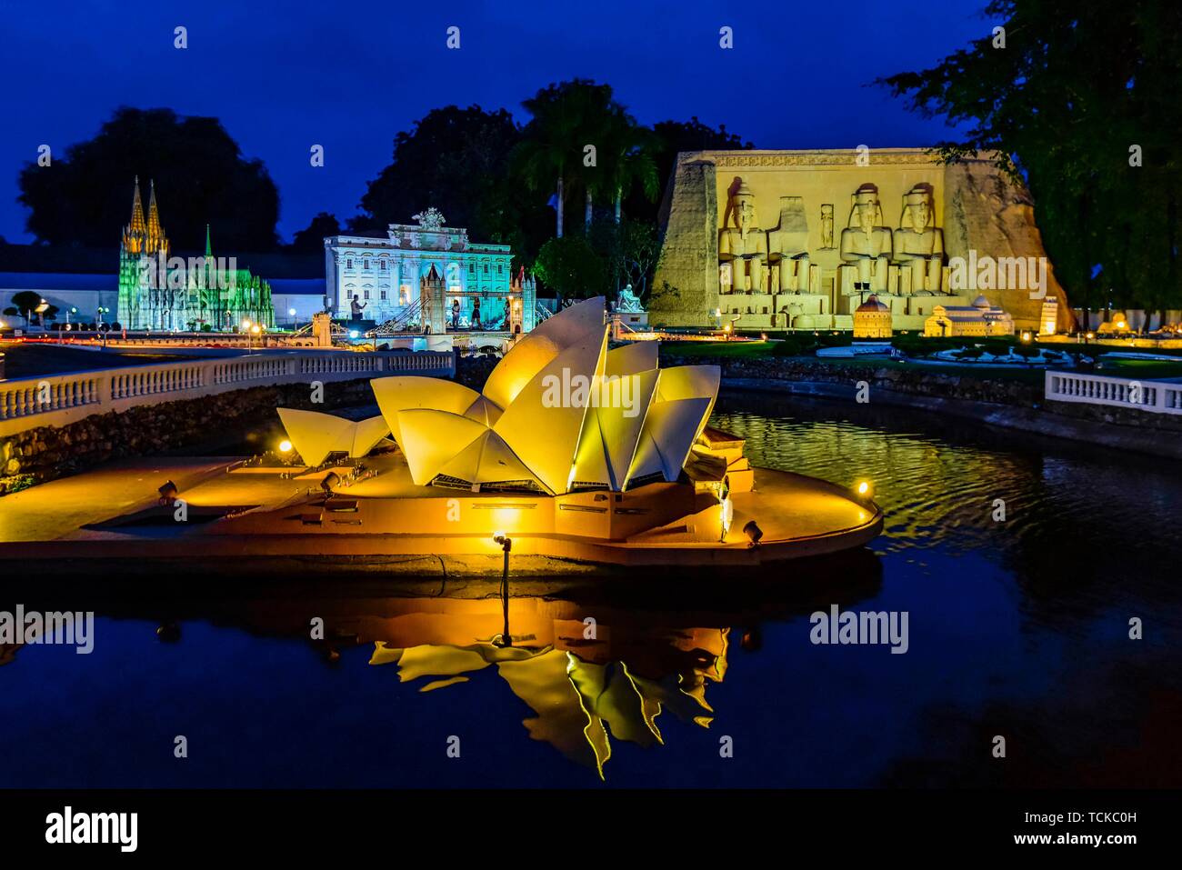 Sydney Opera House, dem Kölner Dom, den Trevi Brunnen, die Tower Bridge London, Abu Simbel Tempel in Mini Siam Pattaya, Thailand Stockfoto