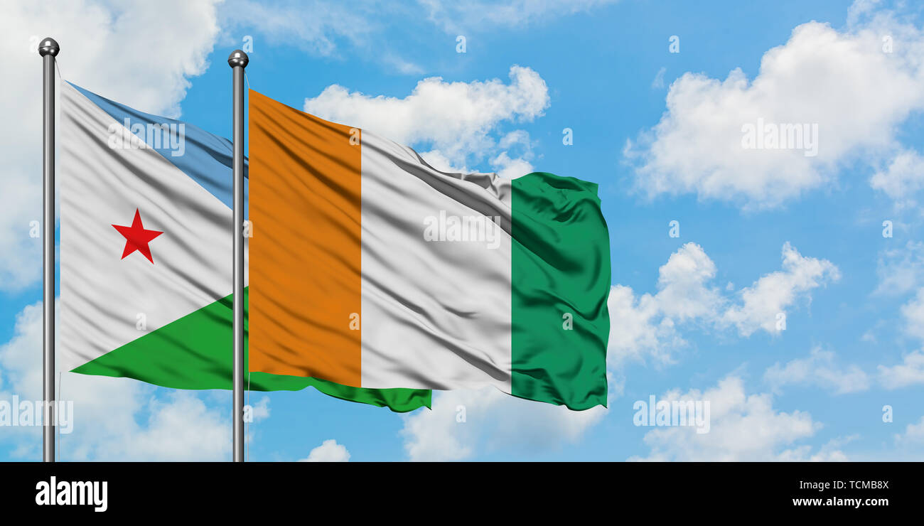 Dschibuti und Côte d'Ivoire Fahne im Wind gegen Weiße bewölkt blauer Himmel zusammen. Diplomatie Konzept, internationale Beziehungen. Stockfoto