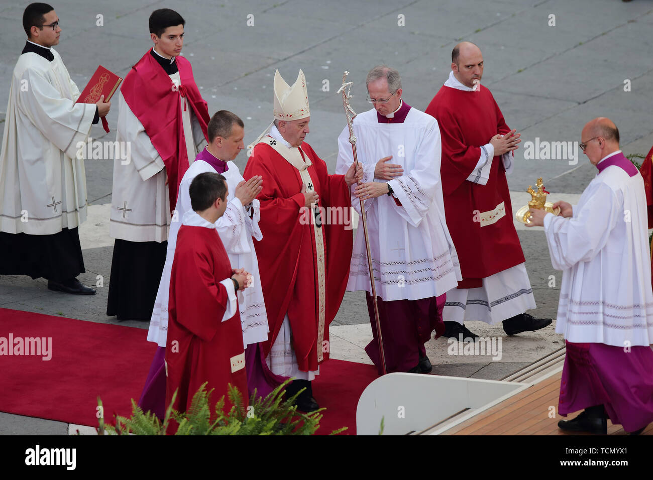 Heiliger Stuhl, Vatikan. 8. Juni 2019. Papst Franziskus feiert Abendmesse am Vorabend des Pfingstfestes Ritus auf dem Petersplatz im Vatikan. Credit: Evandro Inetti/ZUMA Draht/Alamy leben Nachrichten Stockfoto