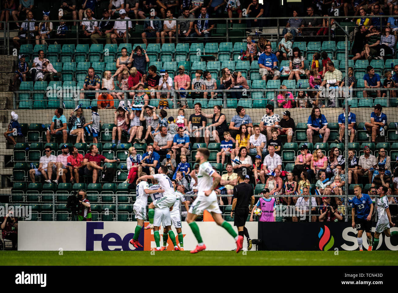 Tallinn, Estland. 08 Juni, 2019. Nordirland Spieler gesehen feiern ein Ziel während der Euro 2020 qualifiers Spiel zwischen Estland und Nordirland in Tallinn. (Endstand; Estland 1:2 Nordirland) Credit: SOPA Images Limited/Alamy leben Nachrichten Stockfoto