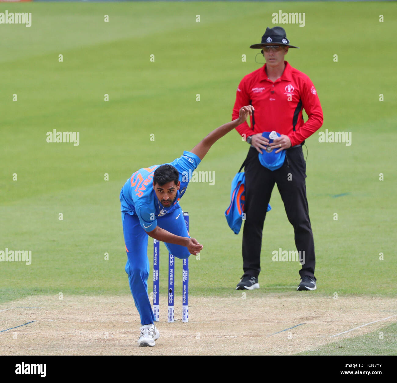 London, UK, 09. Juni 2019. LONDON, ENGLAND. 09. JUNI 2019: Bhuvneshwar Kumar von Indien bowling während der ICC Cricket World Cup Match zwischen Indien und Australien, Am Kia Oval, London. Quelle: European Sports Fotografische Agentur/Alamy leben Nachrichten Stockfoto