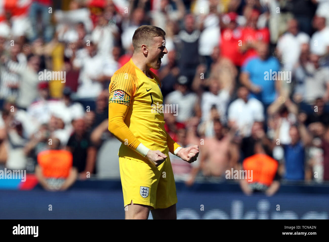 Guimaraes, Portugal. 9. Juni, 2019. Jordan Pickford von England feiert den Sieg nach der UEFA Nationen Liga Platz 3 Fußball-Spiel zwischen der Schweiz und England, im Dom Afonso Henriques Stadium in Guimaraes, Portugal, am 9. Juni 2019. Credit: Pedro Fiuza/ZUMA Draht/Alamy leben Nachrichten Stockfoto