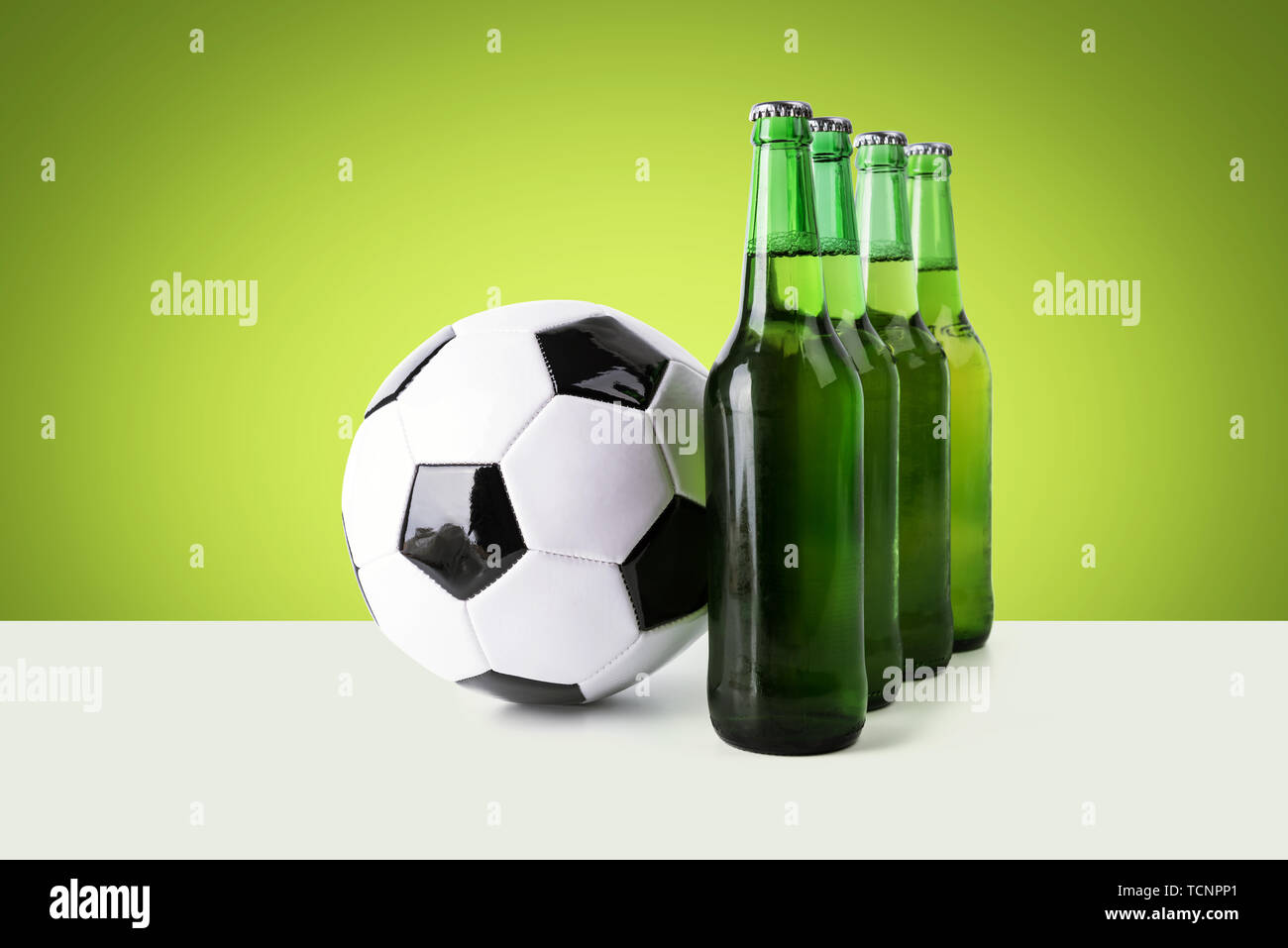 Bier und Fußball, kreative Plakate Stockfoto