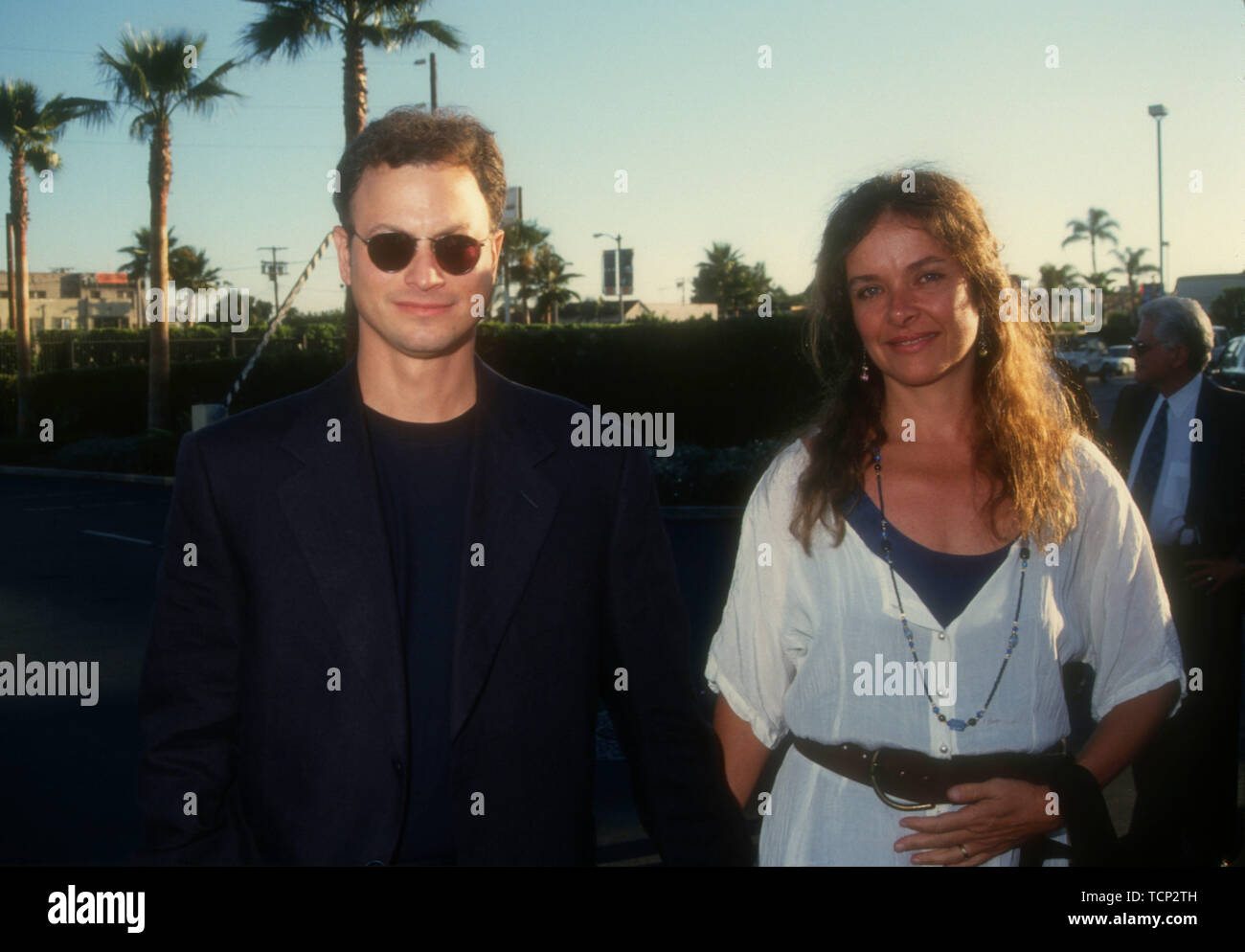 Hollywood, Kalifornien, USA, 23. Juni 1994 Schauspieler Gary Sinise und Frau Schauspielerin Moira Harris an Paramount Pictures "Forrest Gump" Premiere am 23. Juni 1994 bei Paramount Studios in Hollywood, Kalifornien, USA. Foto von Barry King/Alamy Stock Foto Stockfoto