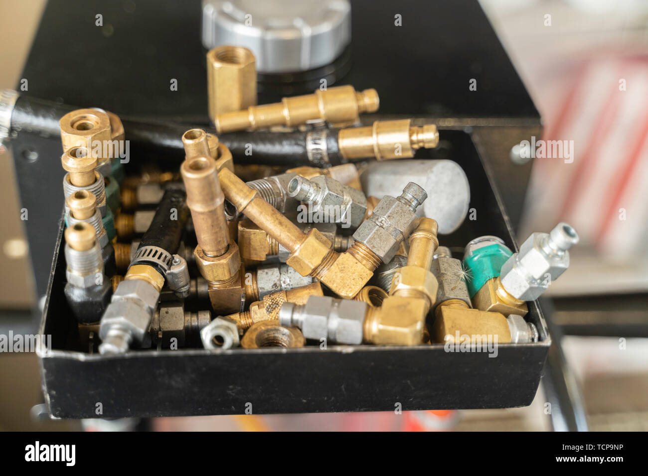 Muttern und Schrauben der Mechanik Garage Werkstatt Stockfoto