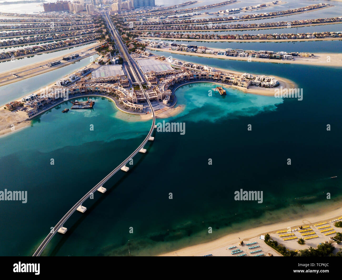 Die Palm monorail Anschluss in die Insel führenden in Dubai Luftaufnahme Stockfoto