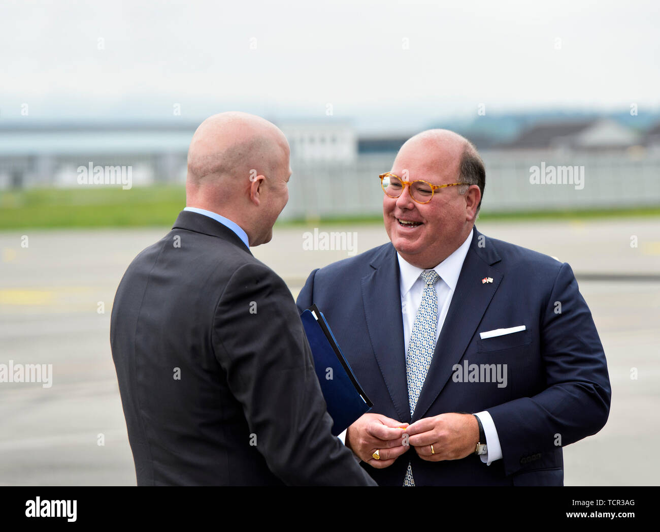 Edward T. McMullen, Botschafter der Vereinigten Staaten in die Schweiz und Liechtenstein, in den Gesprächen im Rahmen der Luft 2030 Beschaffungsprogramm von Stockfoto