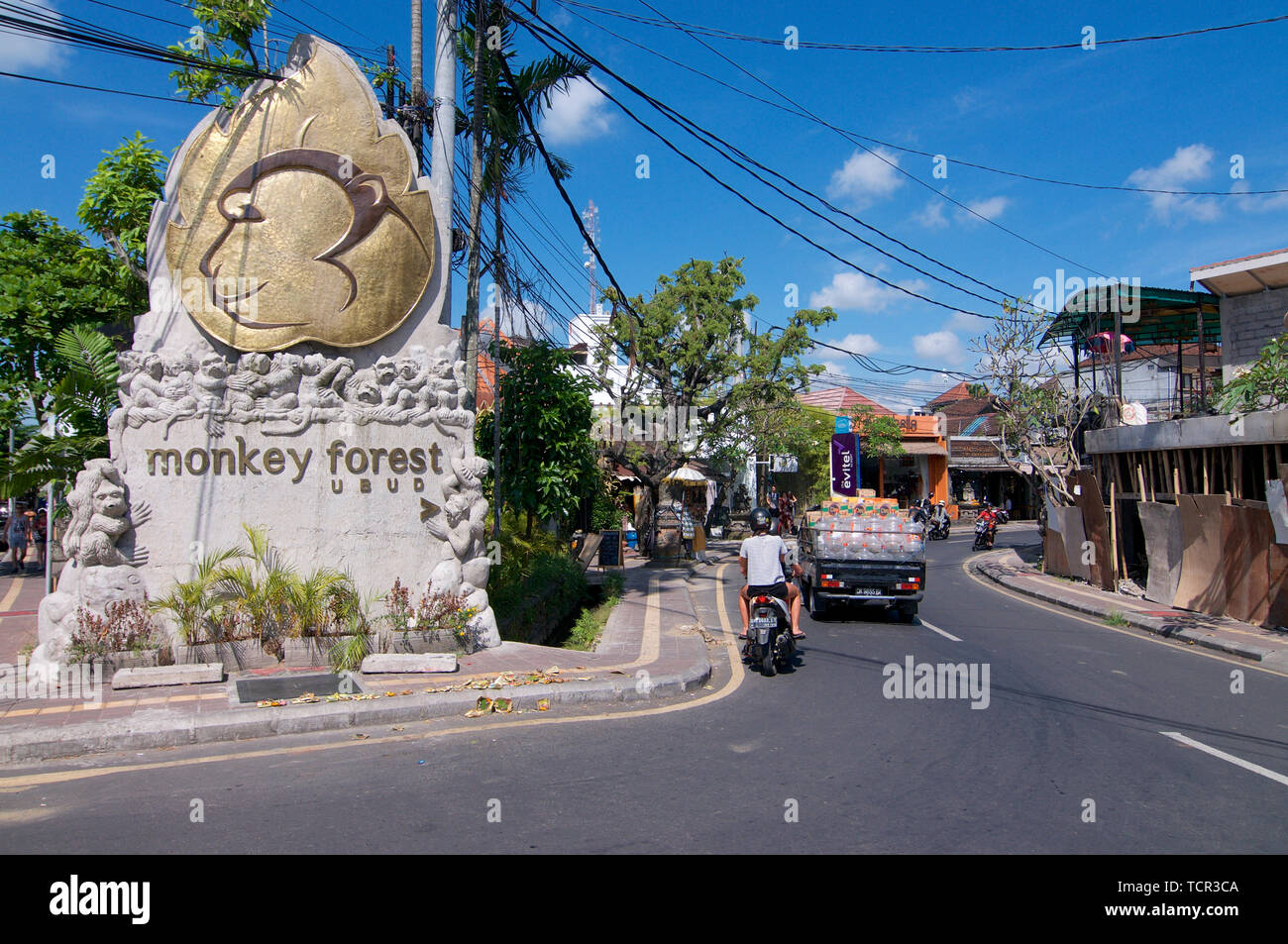 Ubud, Bali, Indonesien - 17. Mai 2019: Bild der Affenwald Denkmal am Eingang der Monkey Forest Road in Ubud, Bali-I Stockfoto