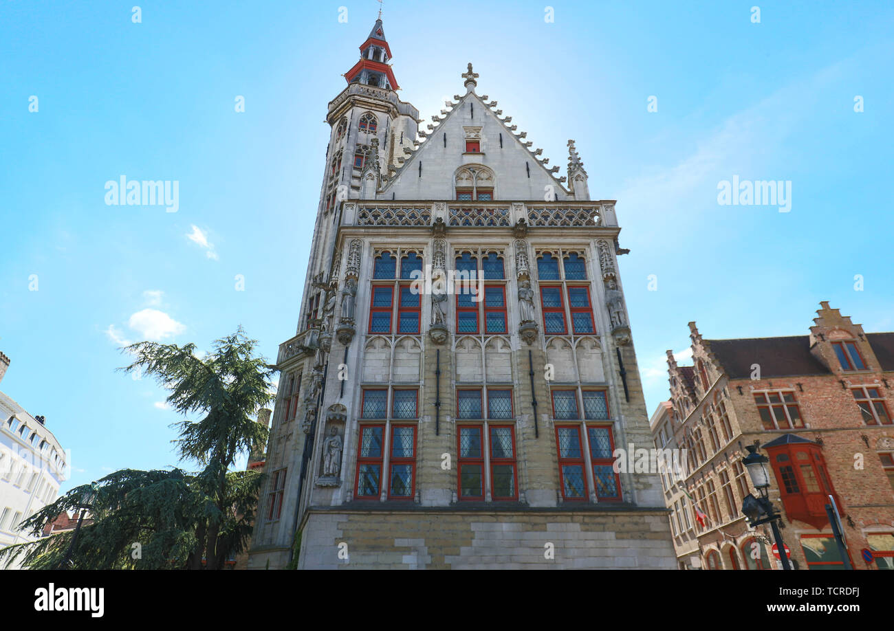 Berühmte Ort der Anbetung - Jan Van Eyckplein Kirche in Brügge - Belgien Stockfoto