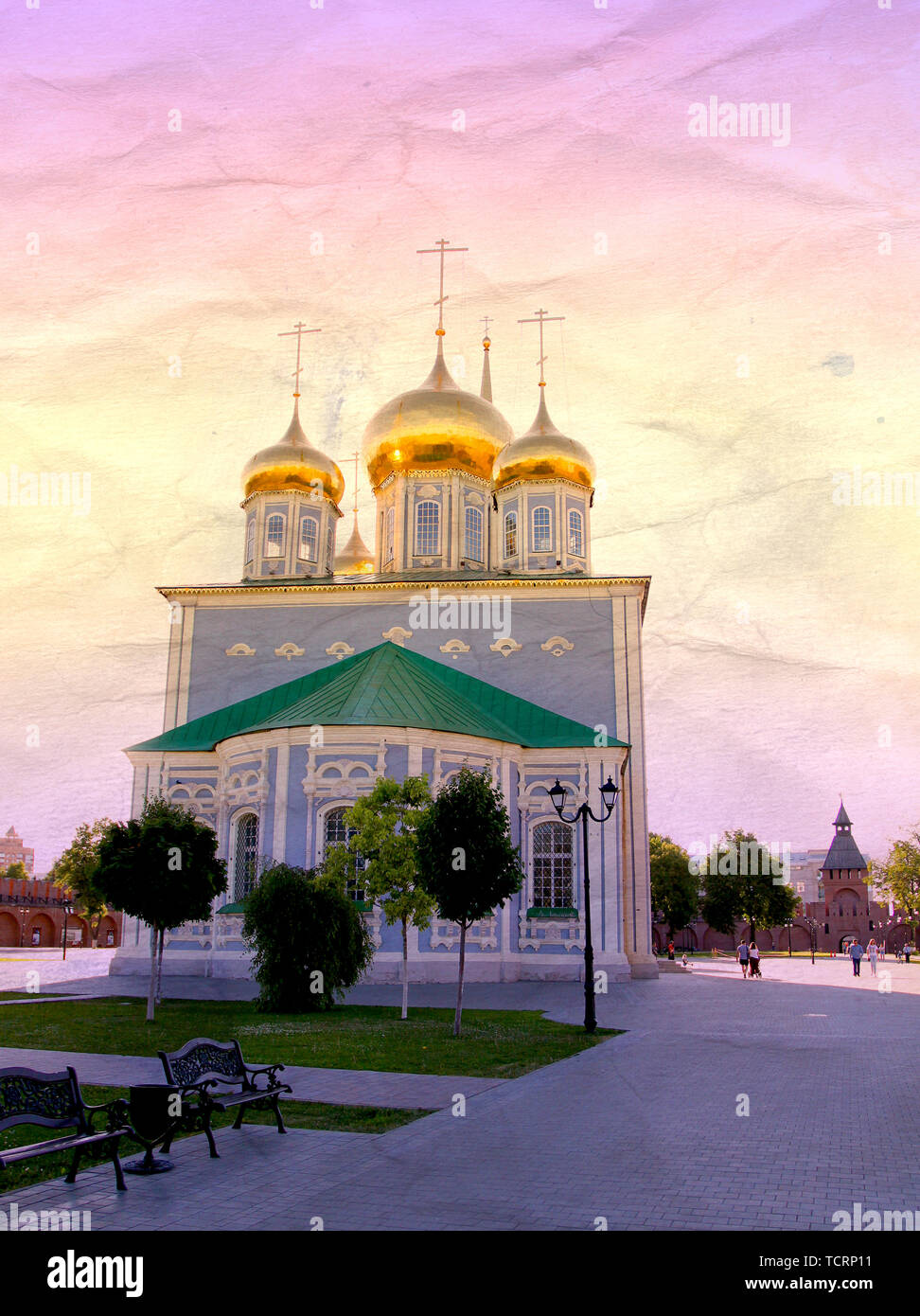 Foto von einem alten Orthodoxen Kirche in der russischen Stadt im Sommer Stockfoto