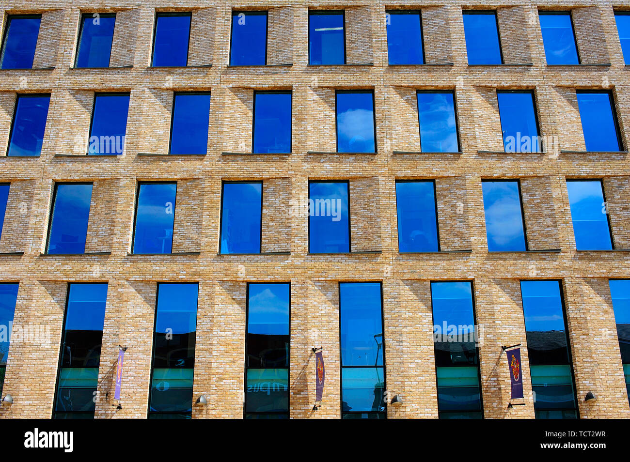 Details zur Fassade des Gebäudes der Bolton University Stockfoto