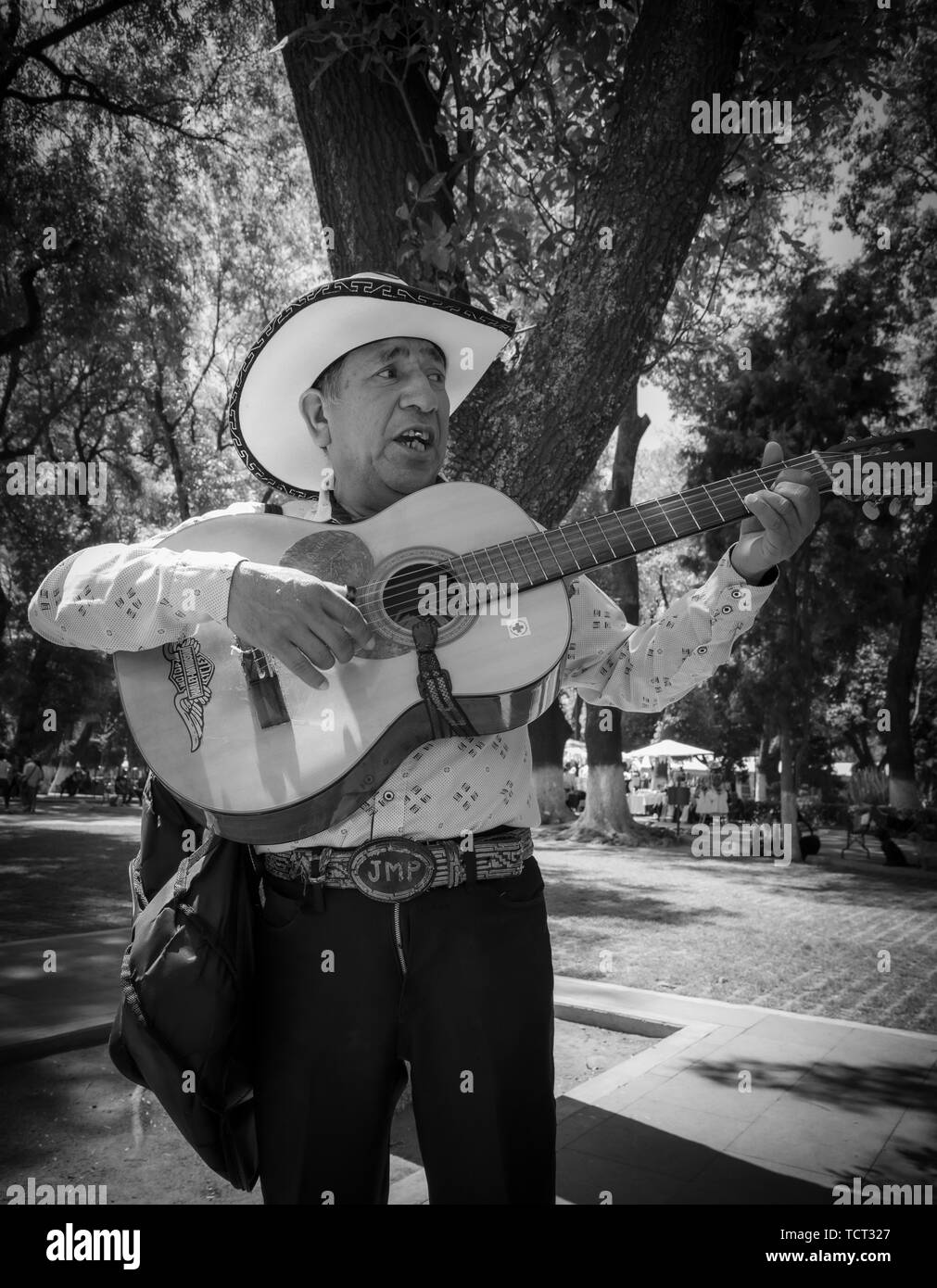 Street Performer in Cholula, Mexiko. - - - Cholula ist eine Stadt und ein Bezirk im Zentrum West der Bundesstaat Puebla entfernt, in der Nähe von Puebla Stadt, in Centra Stockfoto