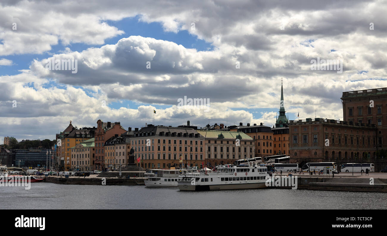 Der anlegebrücke und Gamla Stan von Strömkajen, Stockholm, Schweden Stockfoto