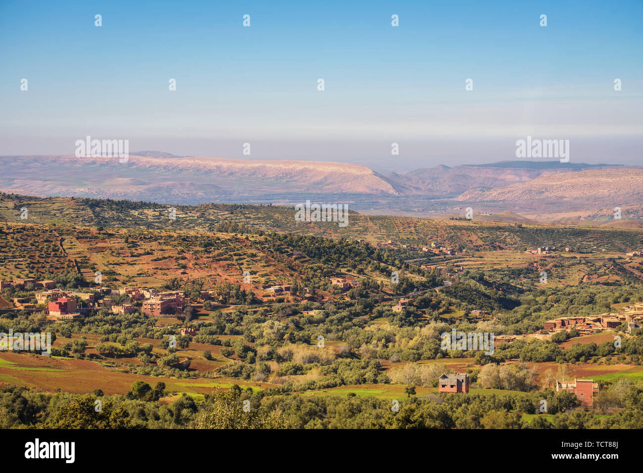 Blick über die Dörfer von Tizi N'Tichka Pass in den Atlas, Marokko Stockfoto