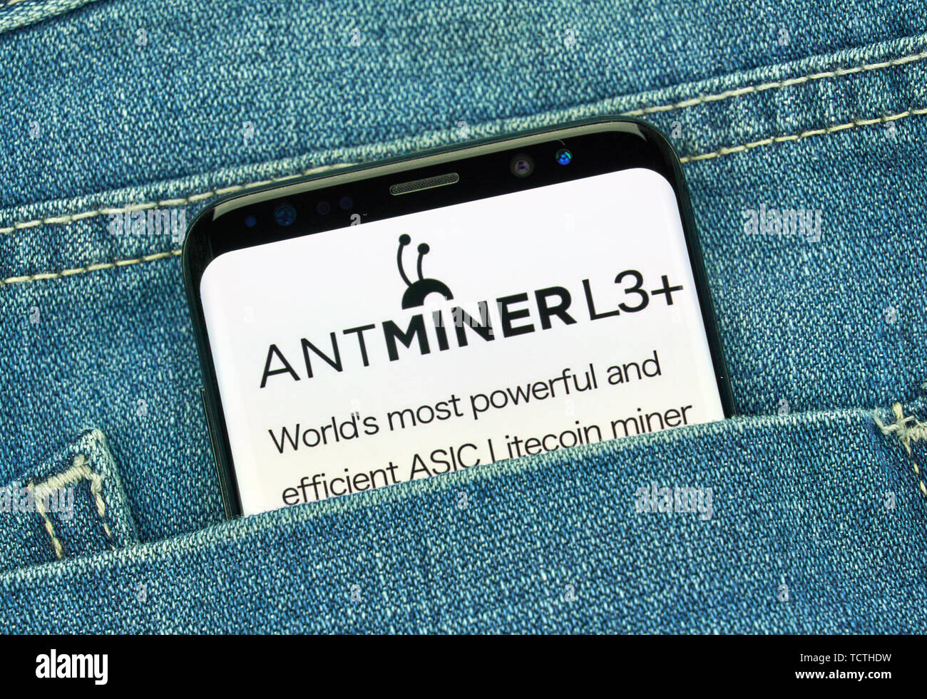 MONTREAL, KANADA - Dezember 23, 2018: Antminer L3 plus Logo auf Samsung S8-Bildschirm. Antminer L3 ASIC. Antminer L3+ ist ein leistungsfähiges Litecoin Bergmann. Stockfoto