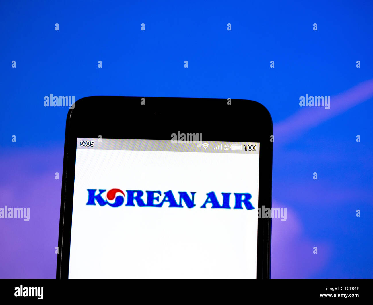 Juni 10, 2019 - Ukraine - In diesem Foto, Bild a Korean Air Lines Co., Ltd.-Logo auf einem Smartphone gesehen angezeigt. (Bild: © Igor Golovniov/SOPA Bilder über ZUMA Draht) Stockfoto