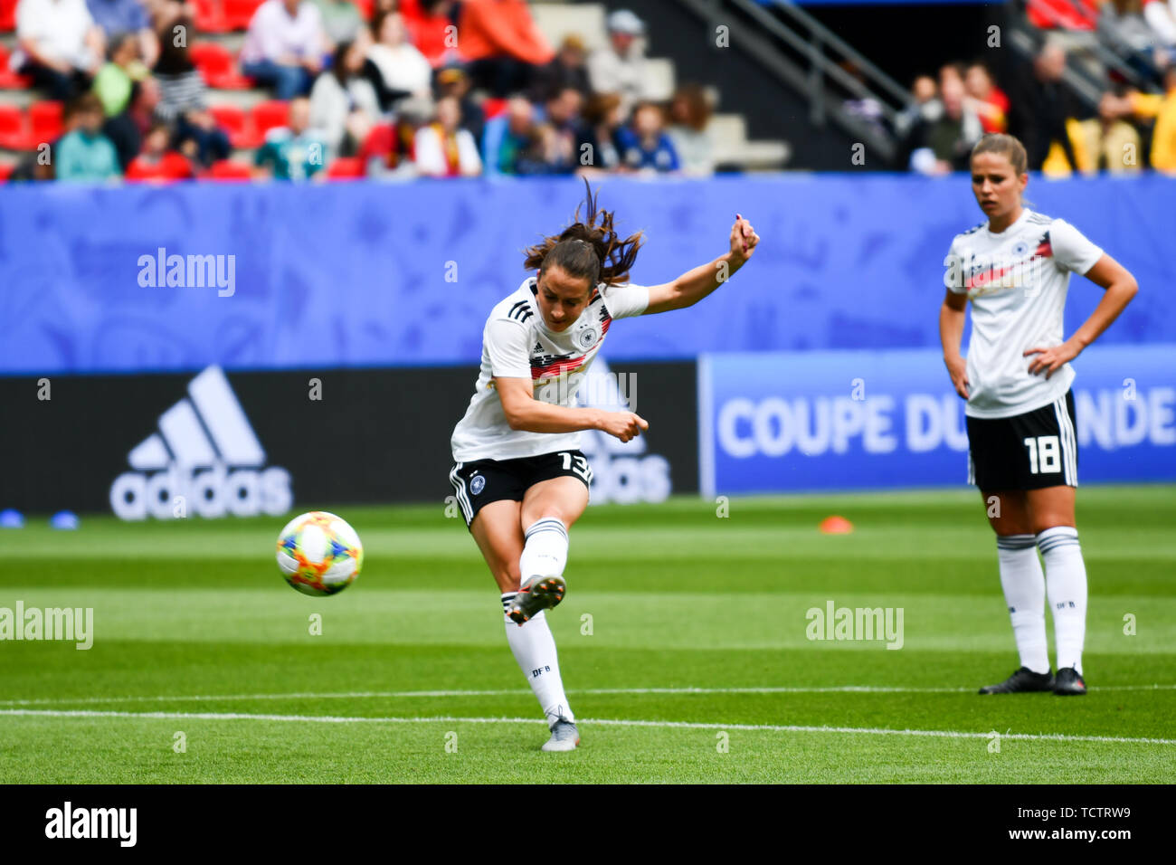 Sara Dabritz (DFB Frauen) (13) Aufwärmen, 08.06.2019, Rennes (Frankreich), Fußball, Wm 2019 die FIFA Frauen, Deutschland - China, FIFA-BESTIMMUNGEN VERBIETEN DIE VERWENDUNG DER FOTOGRAFIE ALS BILD-SEQUENZEN UND/ODER QUASI-VIDEO. | Verwendung weltweit Stockfoto