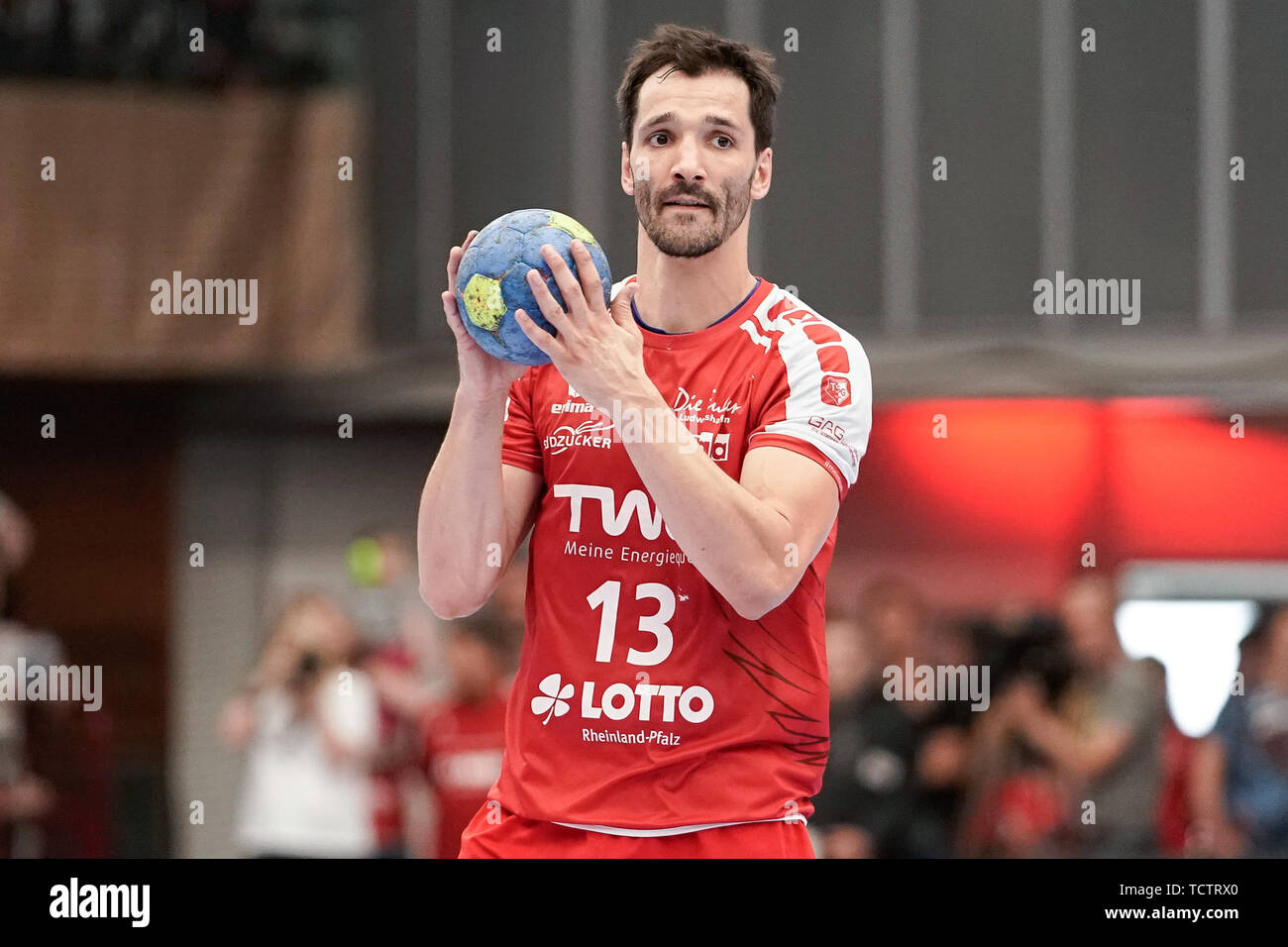 David Spiler (die Eulen, 13), auf der Kugel, Einzelbild, Aktion, Aktion, 09.06.2019, Ludwigshafen am Rhein, Handball, DKB Bundesliga, TSG Ludwigshafen-Friesenheim (Eulen) - TSV GWD Minden | Verwendung weltweit Stockfoto