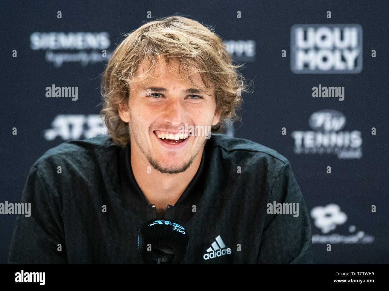 Stuttgart, Deutschland. 10 Juni, 2019. Tennis: ATP-Tour: Stuttgart: Alexander Zverev (Deutschland) nimmt an einer Pressekonferenz. Credit: Silas Stein/dpa/Alamy leben Nachrichten Stockfoto
