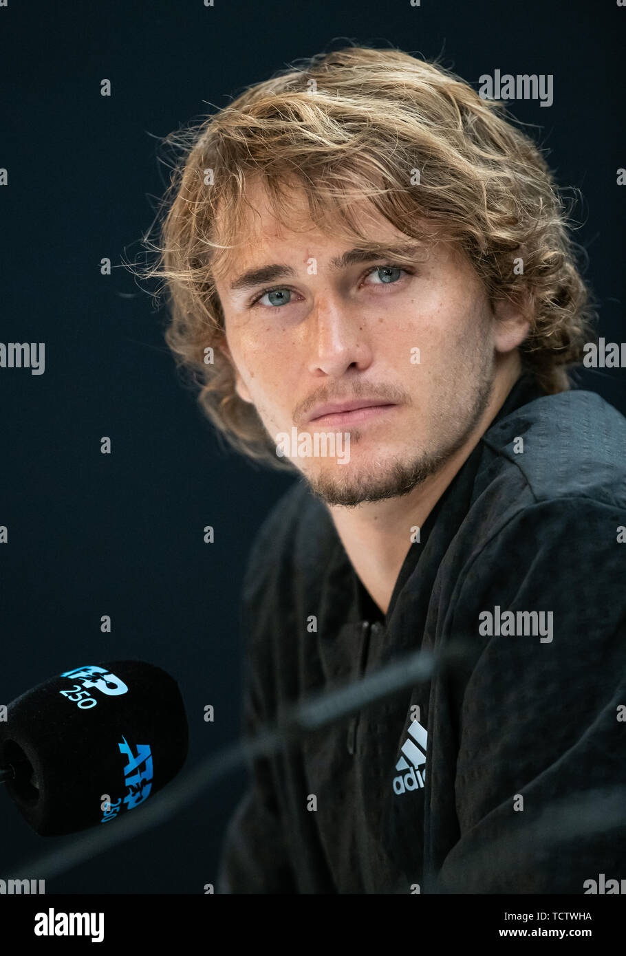 Stuttgart, Deutschland. 10 Juni, 2019. Tennis: ATP-Tour: Stuttgart: Alexander Zverev (Deutschland) nimmt an einer Pressekonferenz. Credit: Silas Stein/dpa/Alamy leben Nachrichten Stockfoto