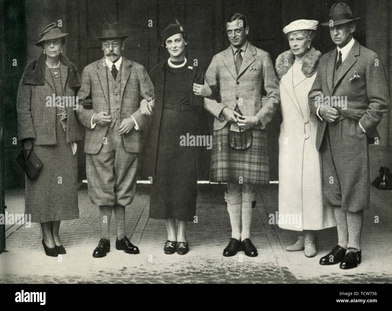 "König Georg V., Königin Mary, Prince George, Prinzessin Marina... im Balmoral 1934", (1951). Schöpfer: Unbekannt. Stockfoto