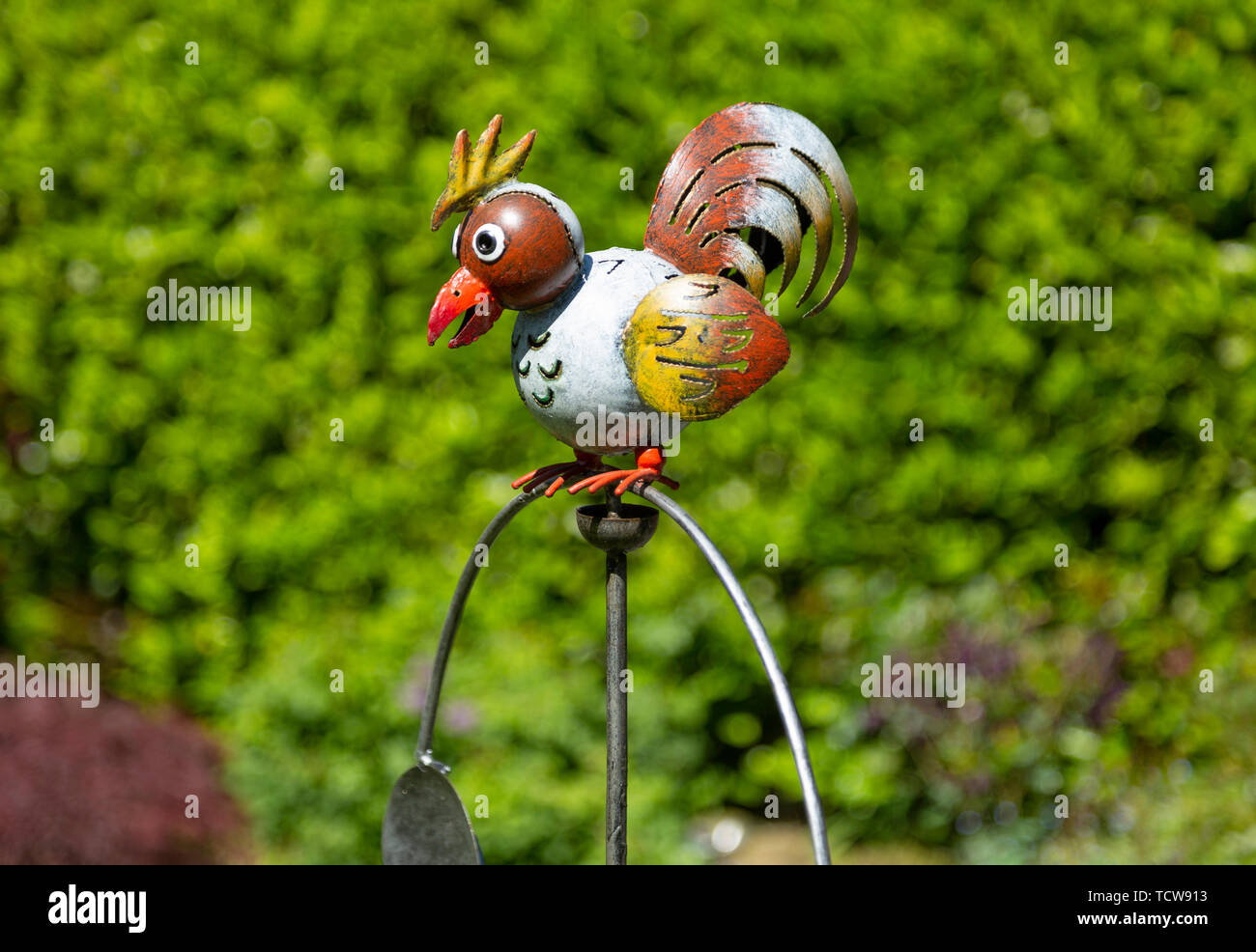 Garten Dekoration, wind-driven Vogel Abbildung mit Balancer Stockfoto