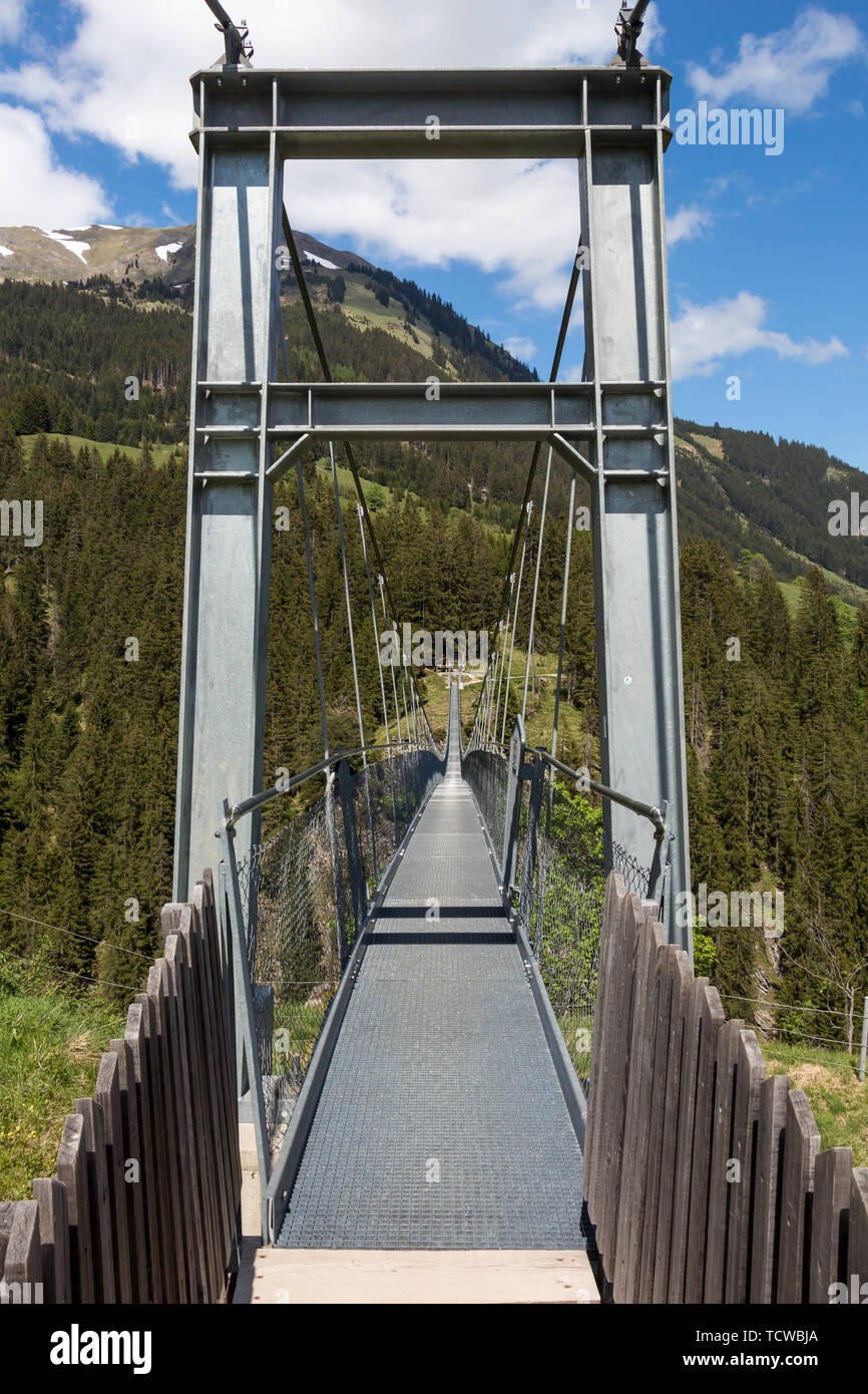 Hängebrücke in Holzgau Stockfoto