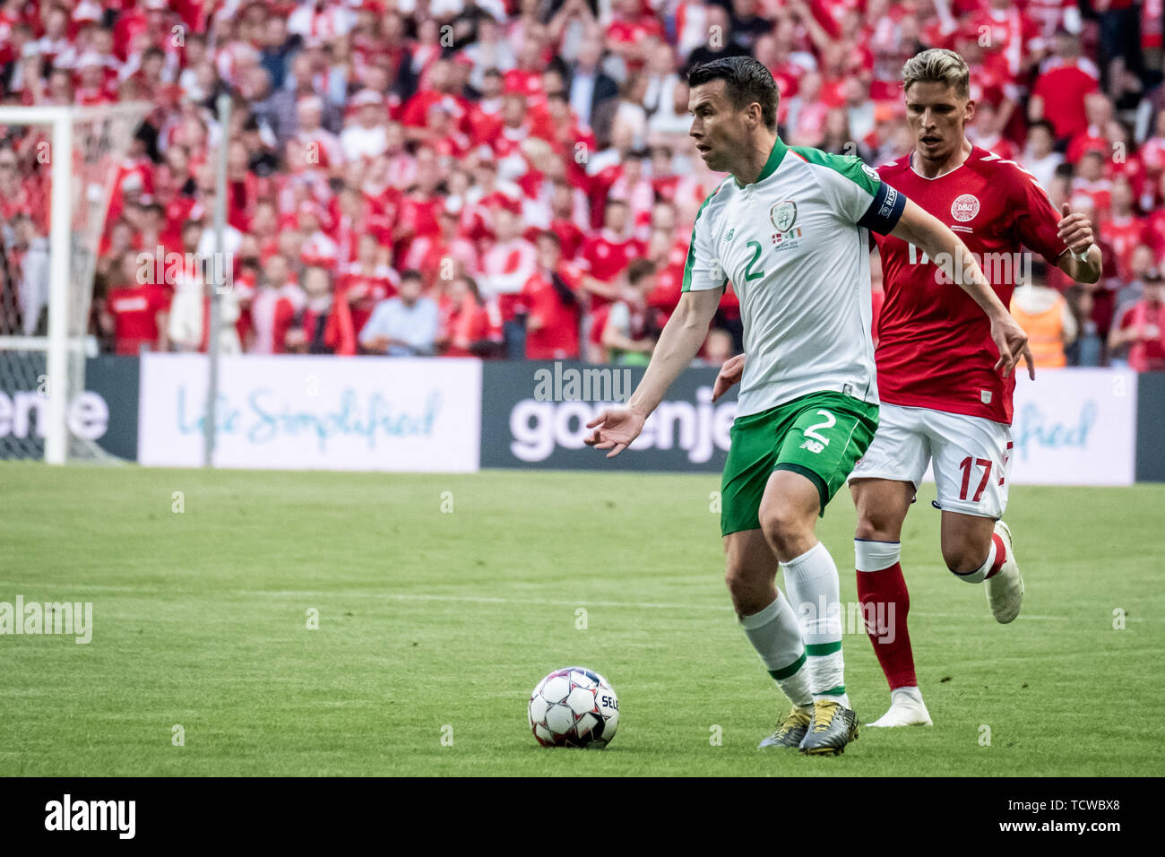 Dänemark, Kopenhagen - 7. Juni 2019. Seamus Coleman (2) von Irland während der EURO 2020 qualifier Match zwischen Dänemark und Irland bei Telia Parken in Kopenhagen gesehen. (Foto: Gonzales Foto - Kim M. Leland). Stockfoto