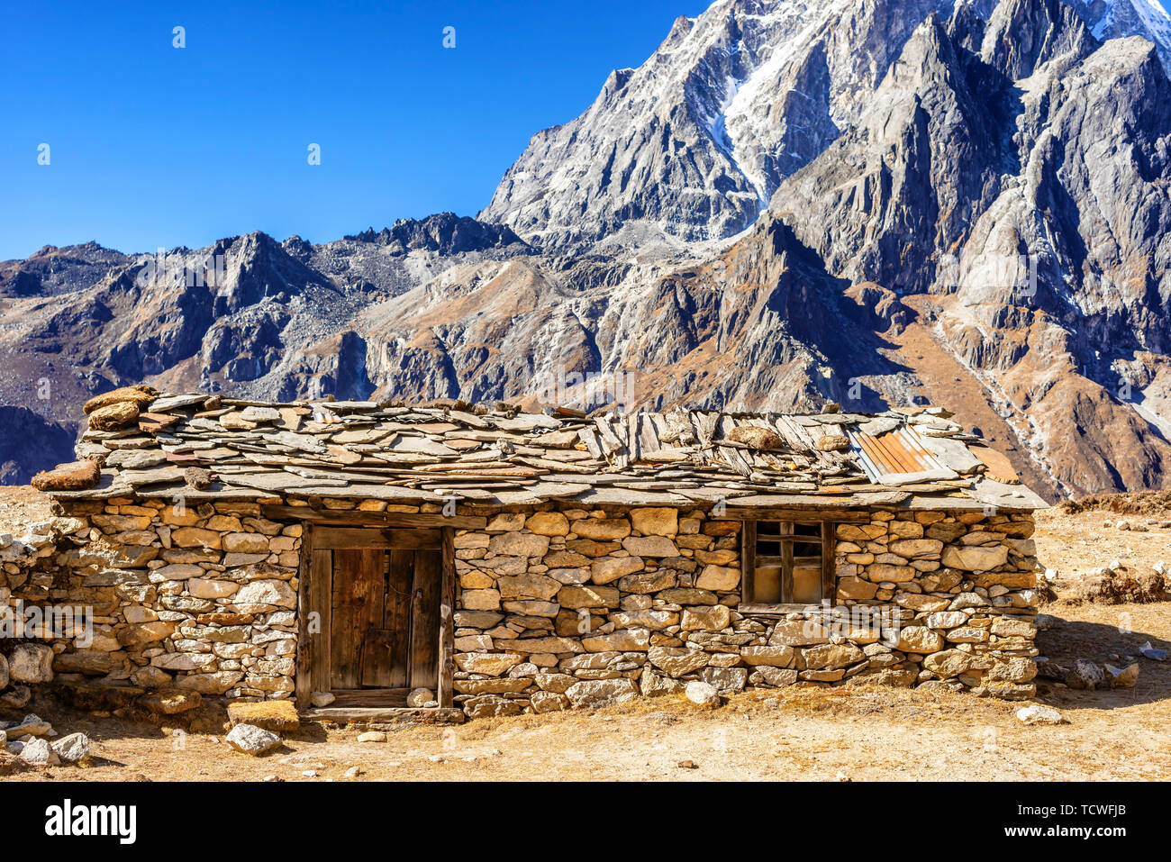 Blick auf das Haus Gebaut mit Steinen in Nepal auf dem Weg zum Everest Base Camp, zwischen von Dingboche und Lobuche. Stockfoto