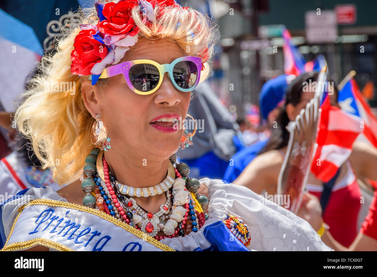 New York, USA. 09 Juni, 2019. Die 62. jährlichen nationalen Puerto Rican Day Parade der Tradition des feiern die Besten der Puertoricanischen Kultur und Musik während einer Hommage an die Helden, die sich auf die Wiederherstellung, der Wiederaufbau und die Erneuerung Bemühungen seit dem Hurrikan Maria beigetragen. Die Parade angekündigt auch mehrere unterschieden Puertoricaner honorees bis März Fifth Avenue am 9. Juni 2019. Credit: Erik McGregor/Pacific Press/Alamy leben Nachrichten Stockfoto