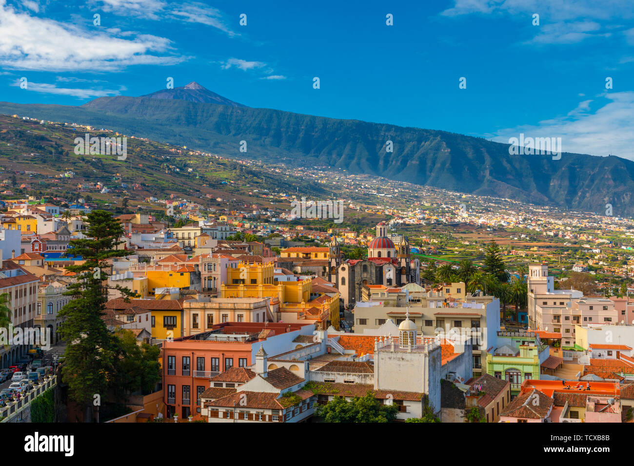 Blick über La Orotava zum Teide, Teneriffa, Kanarische Inseln, Spanien, Atlantik, Europa Stockfoto