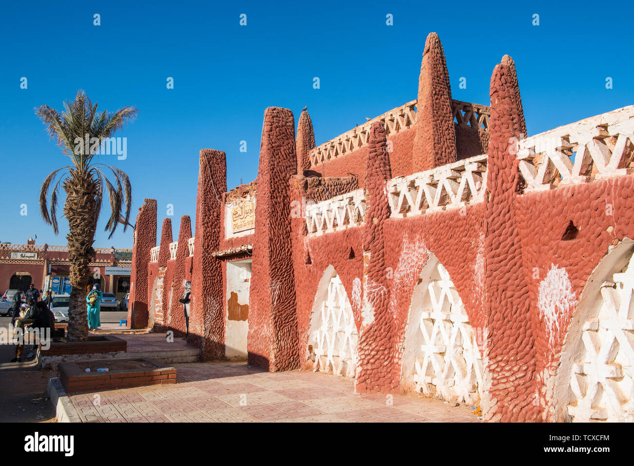 Rot Architektur im Zentrum von Timimoun, westlichen Algerien, Nordafrika, Afrika Stockfoto
