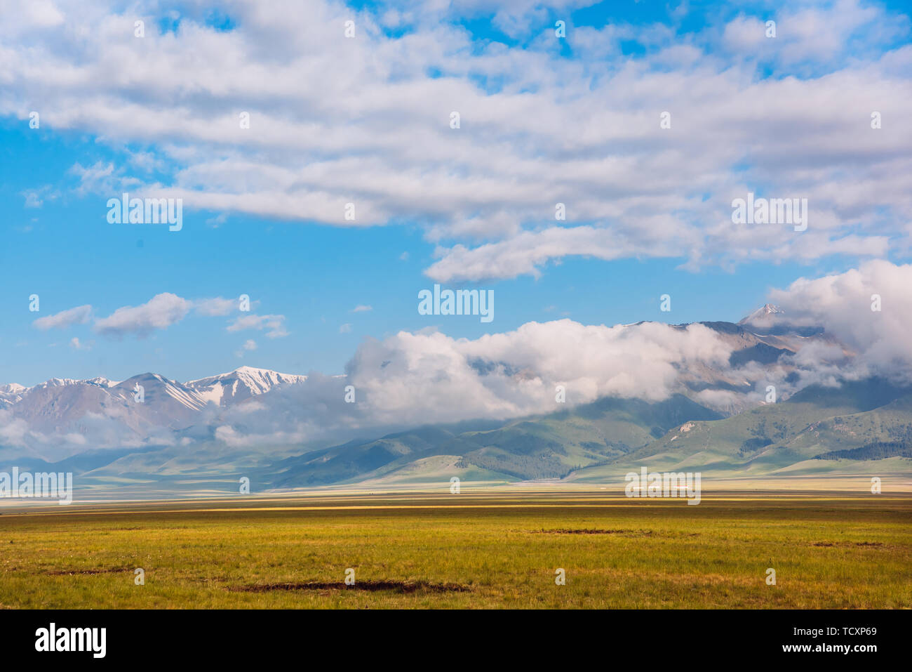 Wolken fließt auf der Prairie Stockfoto