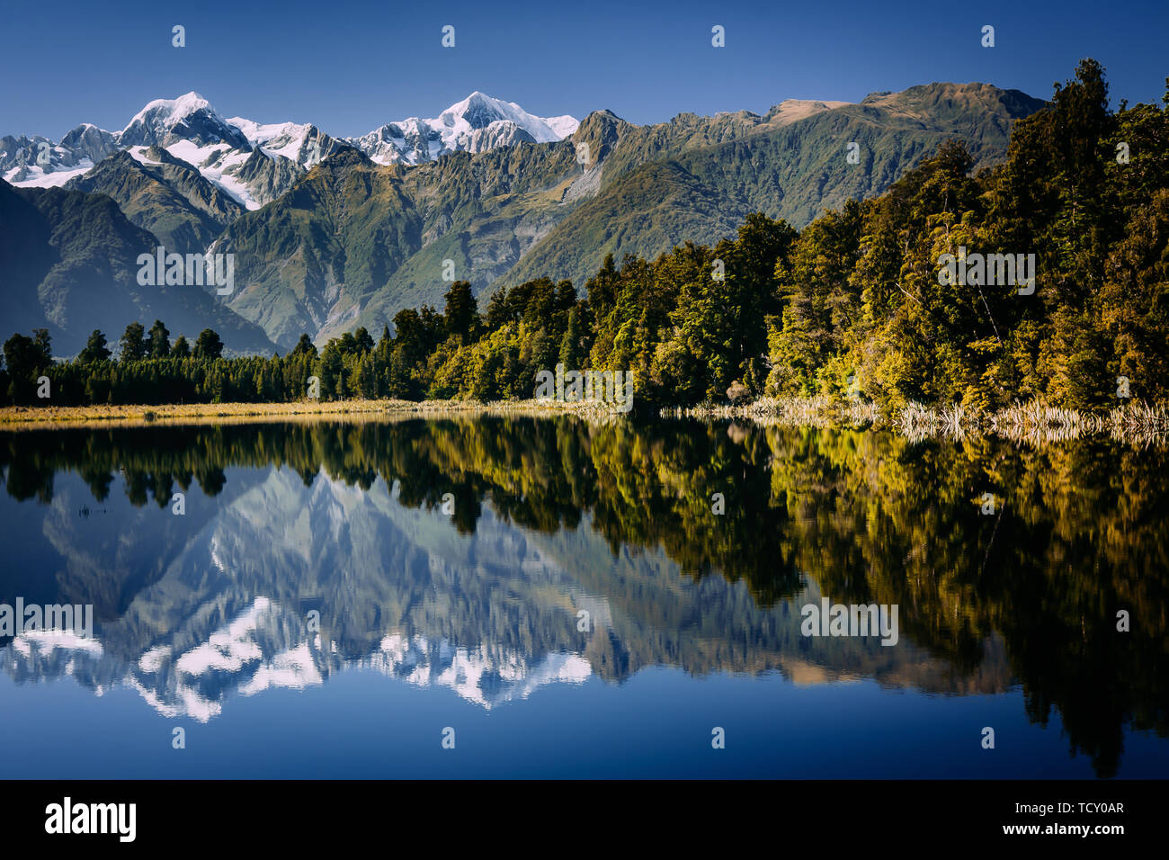 Snow Mountain Reflexion der See Matherson auf Neuseelands Südinsel Stockfoto